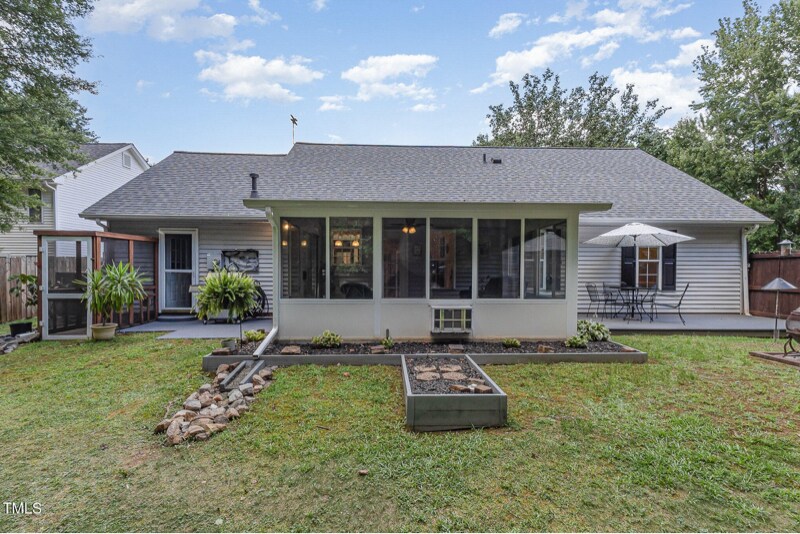 Building Photo - 105 Fox Den Ct