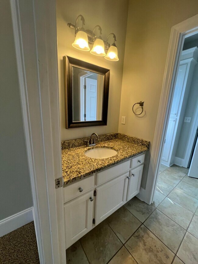 Building Photo - 2105 Harborview Dr