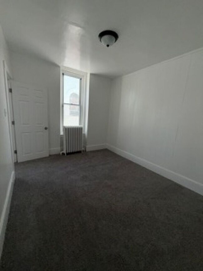 Building Photo - 321 E Price St