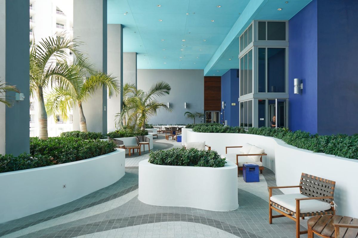 Building Photo - 1300 Brickell Bay Dr