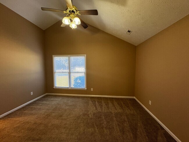 Building Photo - Cozy 3 Bedroom 2 Bath Home in Raeford.