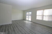 Building Photo - 14 Starboard Ct