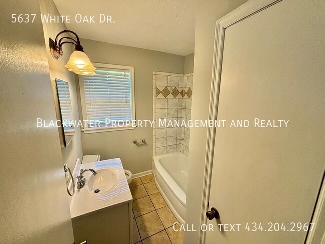 Building Photo - 5637 White Oak Dr