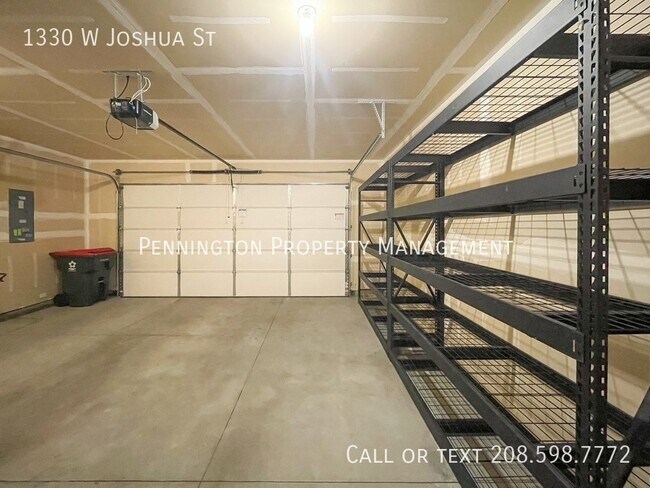 Building Photo - 1330 W Joshua St