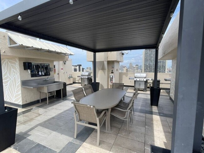 Building Photo - Fresh Waikiki Studio Unfurnished w/ secured parking & incredible amenities !