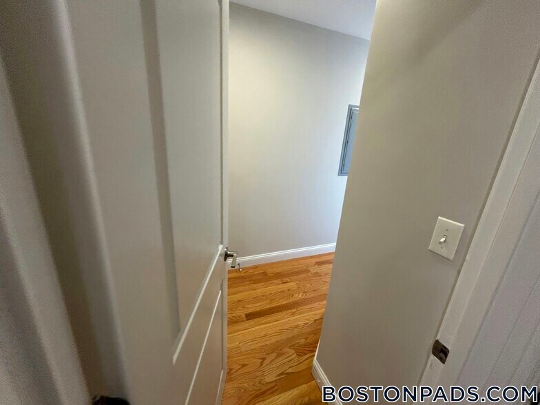 Building Photo - 151-153 Meridian St.