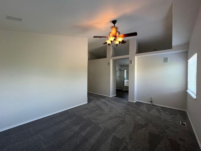 Building Photo - Spacious 4 Bedroom House in Firestone Avilable August!