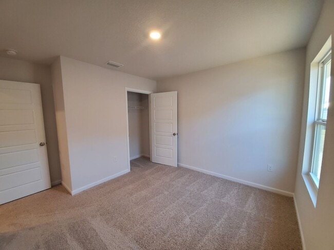 Building Photo - Newer 4 Bedroom, 2 Bath Smart Home located in the perfect location of Pensacola!