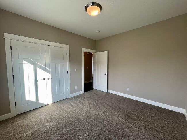 Building Photo - Beautiful Single Story Home!! 3 bed/2 bath with Open Floor Plan and Large Yard!!