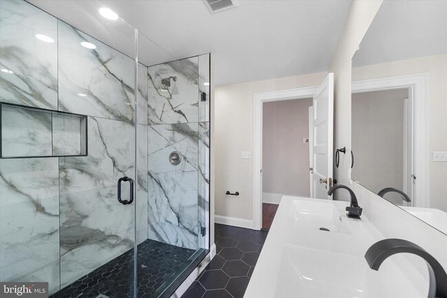 Building Photo - 311 W Main St