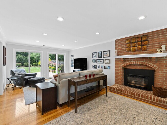 Building Photo - Your Dream Home Awaits!