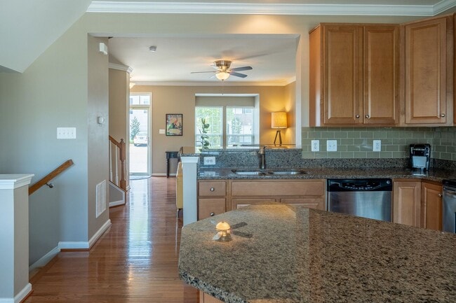 Building Photo - 1992 Asheville Dr