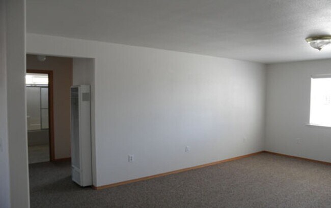 Building Photo - 2375 Bates Ln