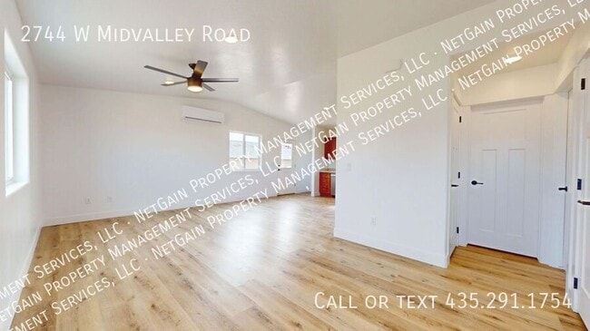 Building Photo - 2744 W Midvalley Rd