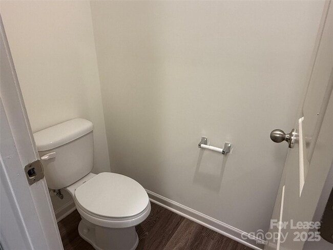 Building Photo - 2025 Oakdale Rd