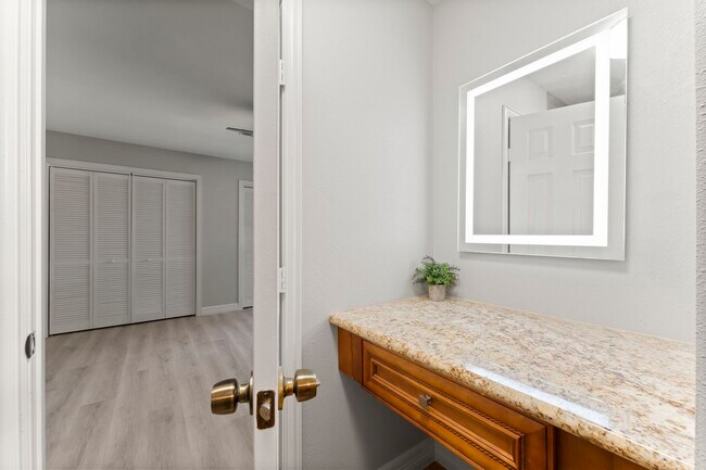 Building Photo - 71 Hideaway Dr