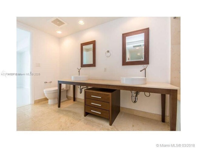 Building Photo - 475 Brickell Ave