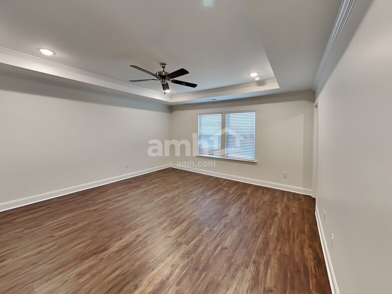 Building Photo - 15709 Thomas Rd