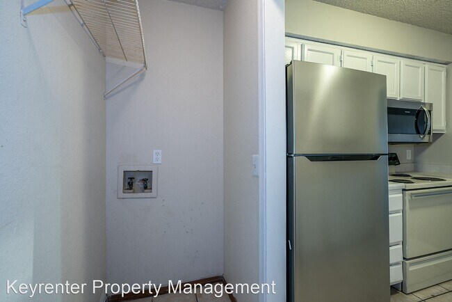 Building Photo - 1 br, 1 bath House - 2421 E 87th St - Unit...