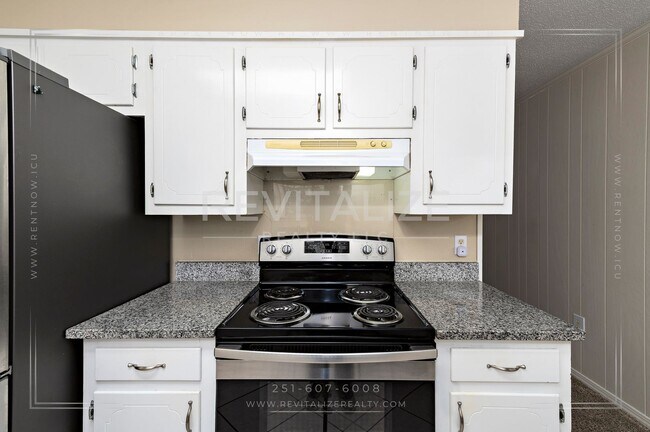 Building Photo - Charming 3 Bed 2 Ba Home Close to Saraland