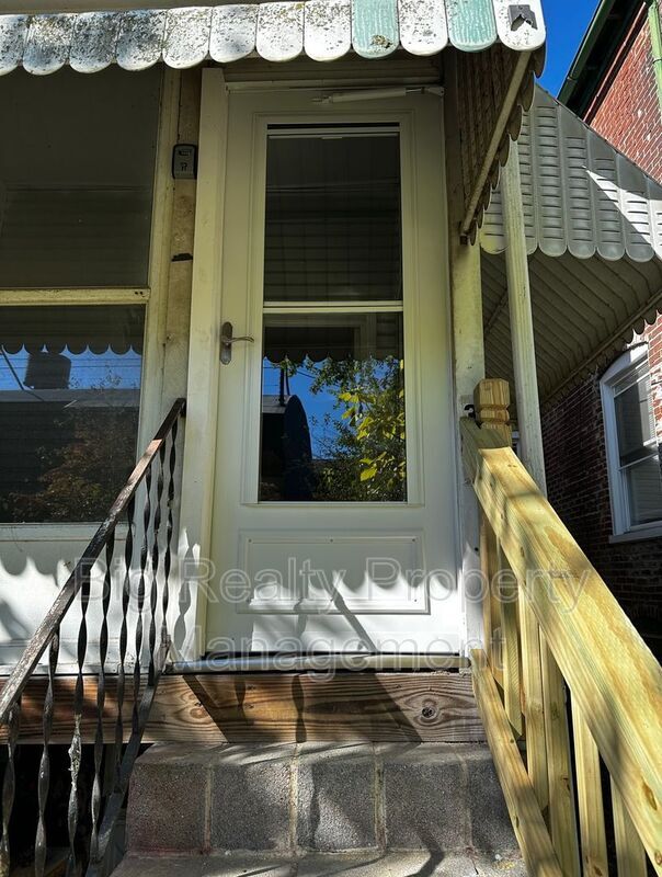 Building Photo - 342 Valley Rd