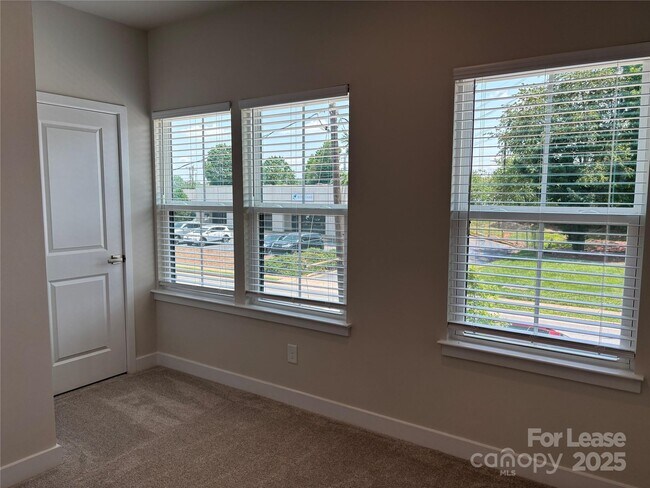 Building Photo - 4824 Chastain Ave