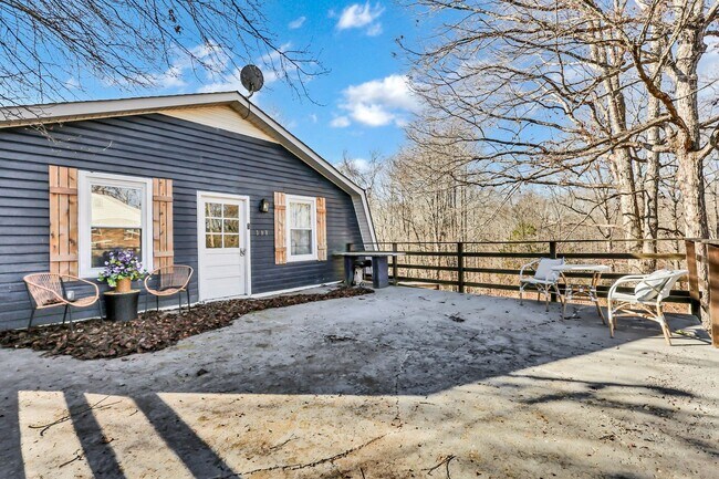 Building Photo - 398 Frontier Ln