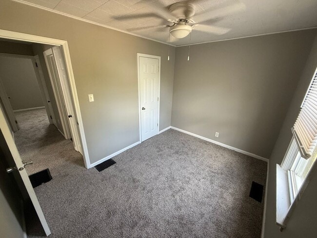 Building Photo - 3 Bed 1 Bath House located in Hoopeston, IL