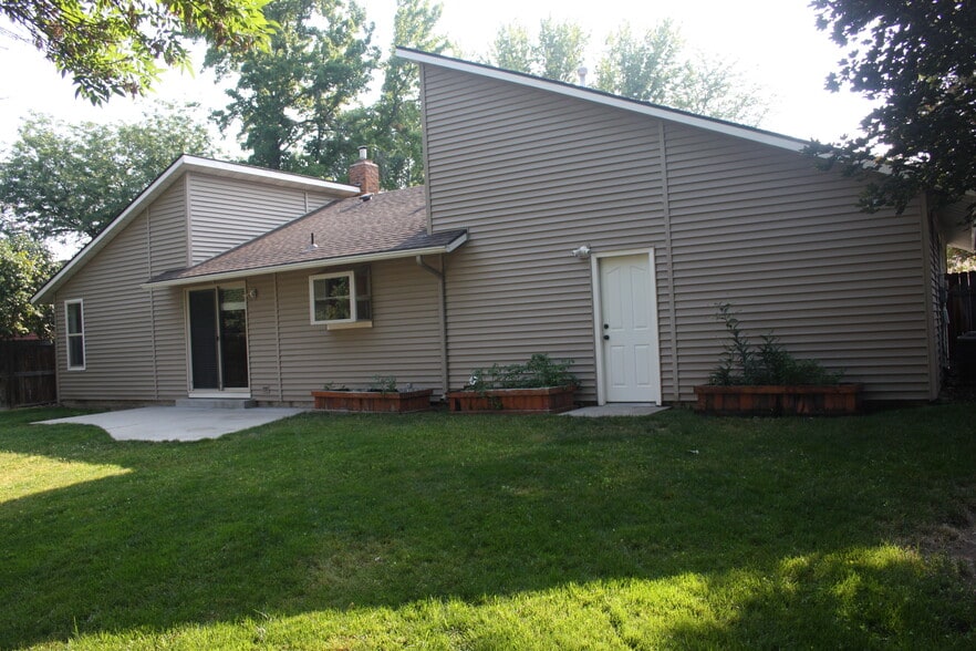 backyard - 3993 S Law Ave