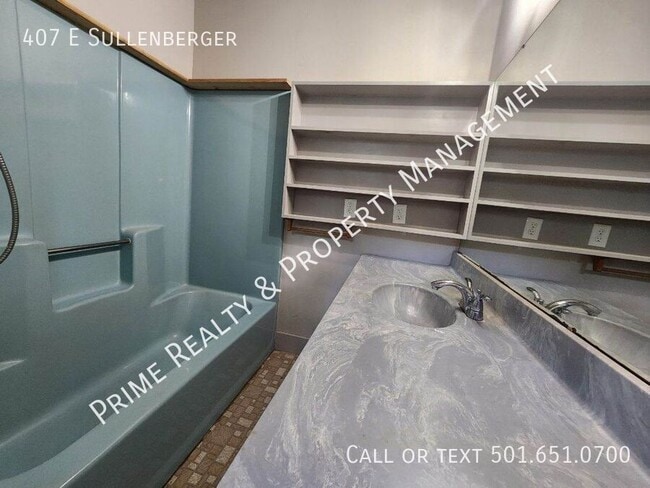 Building Photo - 407 E Sullenberger-