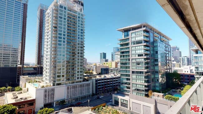 Building Photo - 1155 S Grand Ave