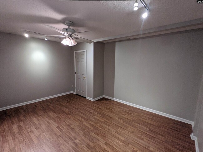 Building Photo - 1071 Sandy Cir