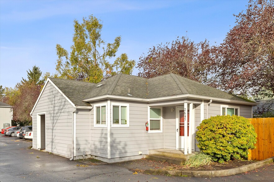 Building Photo - Garden Apartments