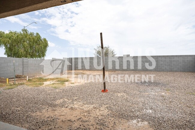 Building Photo - Beautiful Home, Perfect Location and Price