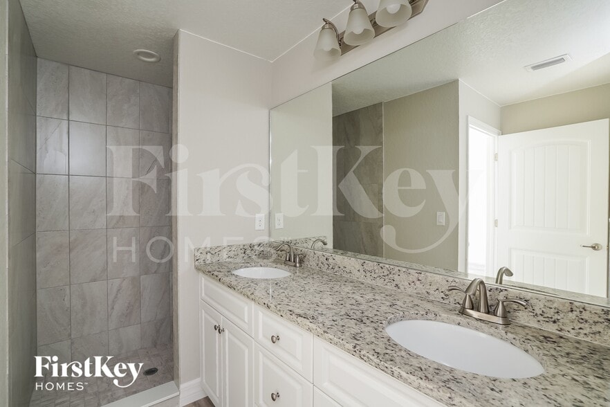 Building Photo - 5298 Murphy St