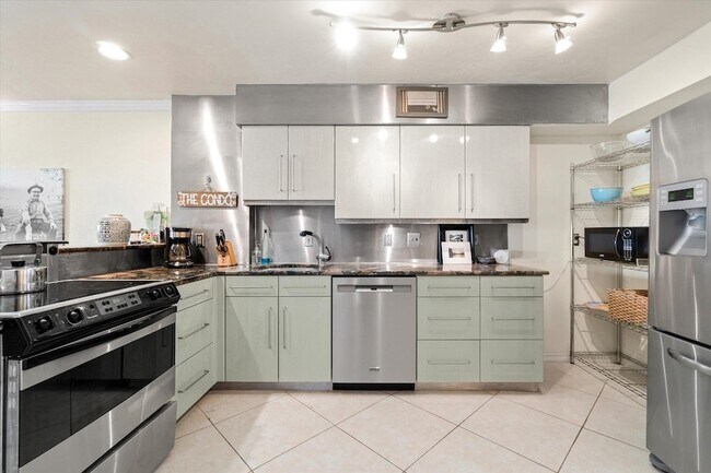 Building Photo - 3385 Coastal Hwy