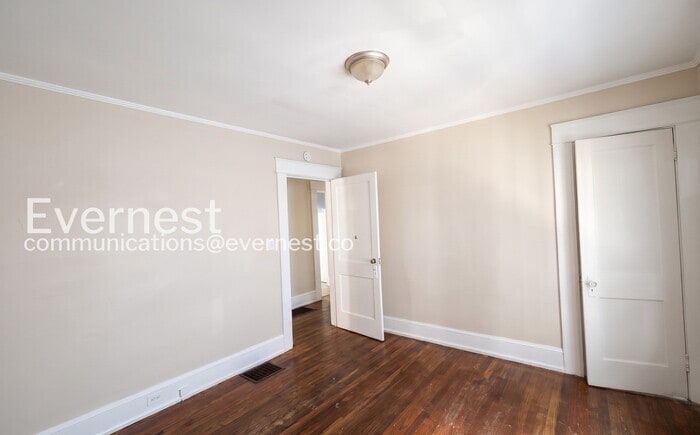 Building Photo - 1119 Graymont Ave W