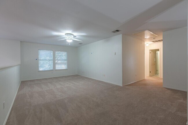 Building Photo - 2308 Sandra Dr