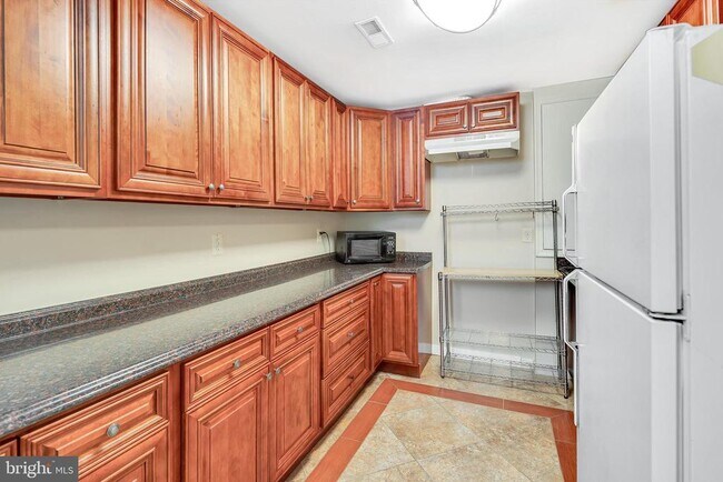 Building Photo - 21102 Raintree Ct