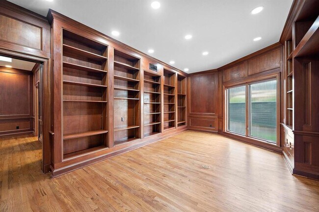 Building Photo - 1111 Potomac Dr