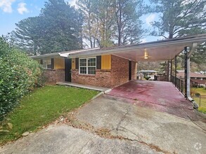 Building Photo - Large 3-Bedroom, 1.5 Bath Ranch at I-285 &...