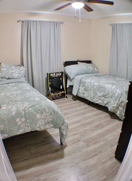 Building Photo - 1141 Katy St