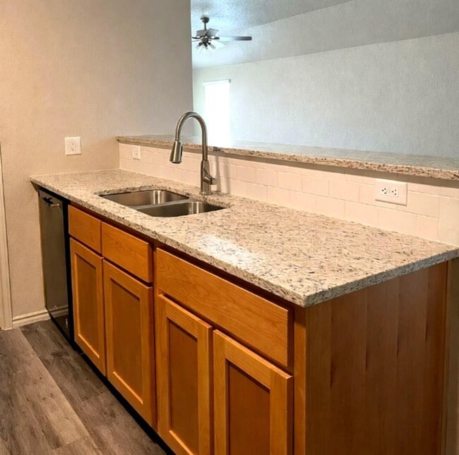 Building Photo - AVAILABLE NOW ; APPLY TODAY ON OUR WEBSITE; 1 MONTH FREE
