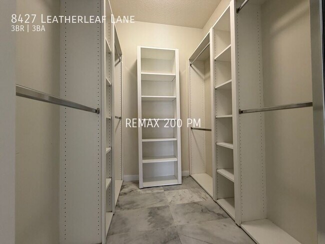 Building Photo - 8427 Leatherleaf Ln