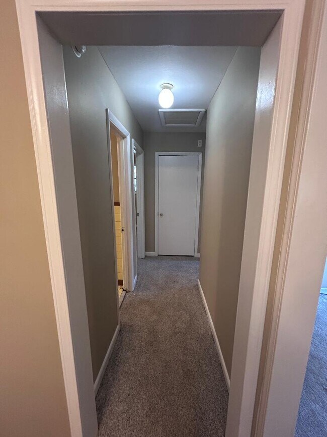 Building Photo - 1811 Rosemond Ave