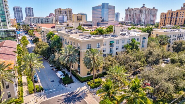 Building Photo - 720 S Sapodilla Ave