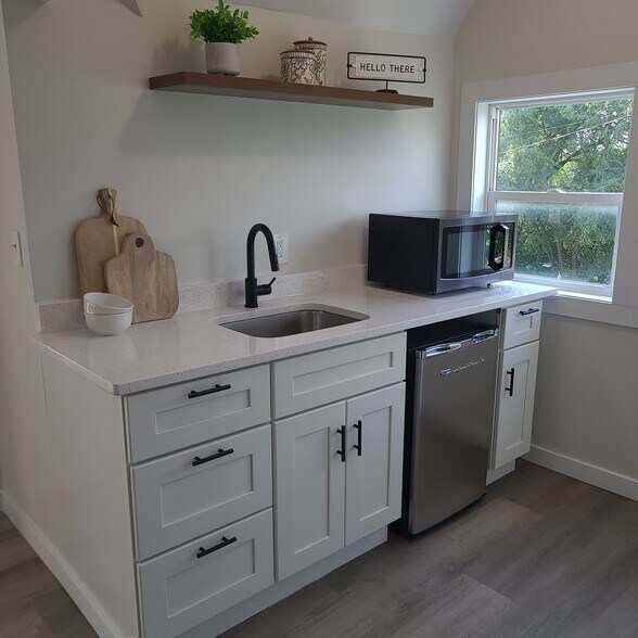 3rd Floor Kitchenette - 3402 Portland Ave