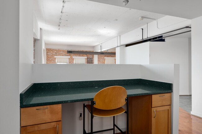 Building Photo - 432 E Rich St