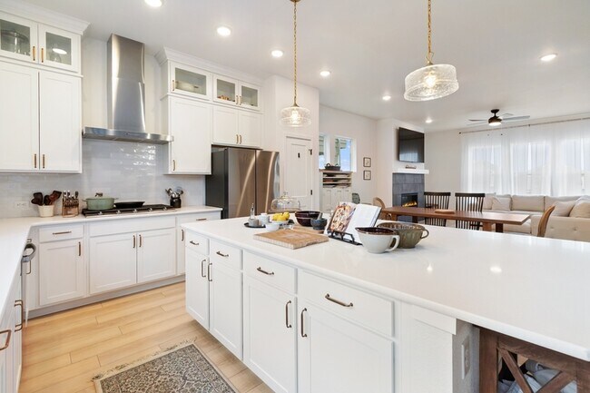 Building Photo - 4474 Peak Crst Vw