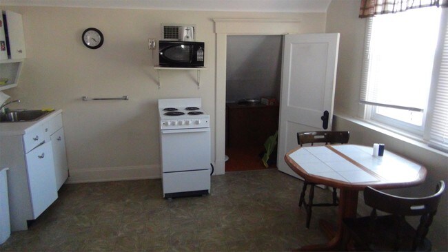 Building Photo - 3639 Glenmore Ave